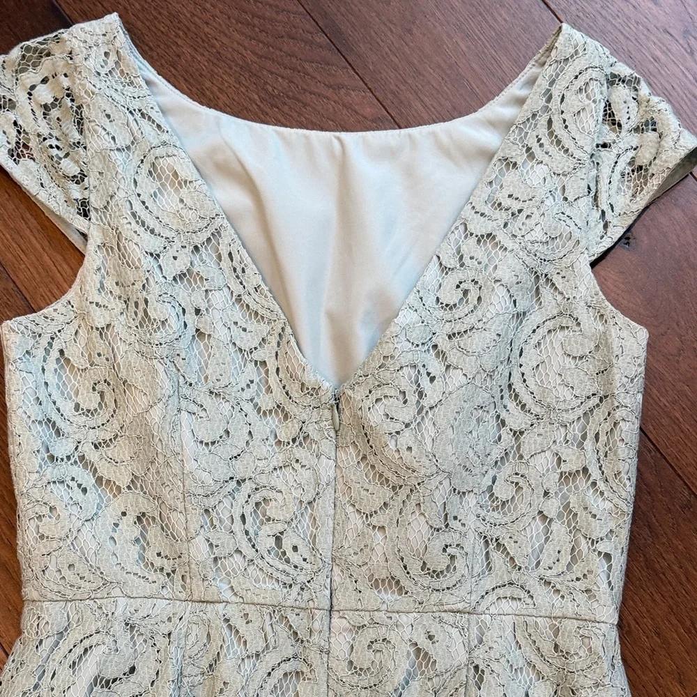 J. Crew GreenElegant Lace Cap Sleeve Dress Size 2 C12-013